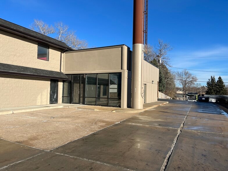 8012 W Dodge Rd, Omaha, NE à vendre - Photo du bâtiment - Image 2 de 5