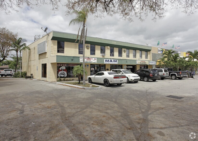 2001 N Dixie Hwy, Pompano Beach, FL à louer - Photo du bâtiment - Image 1 de 23