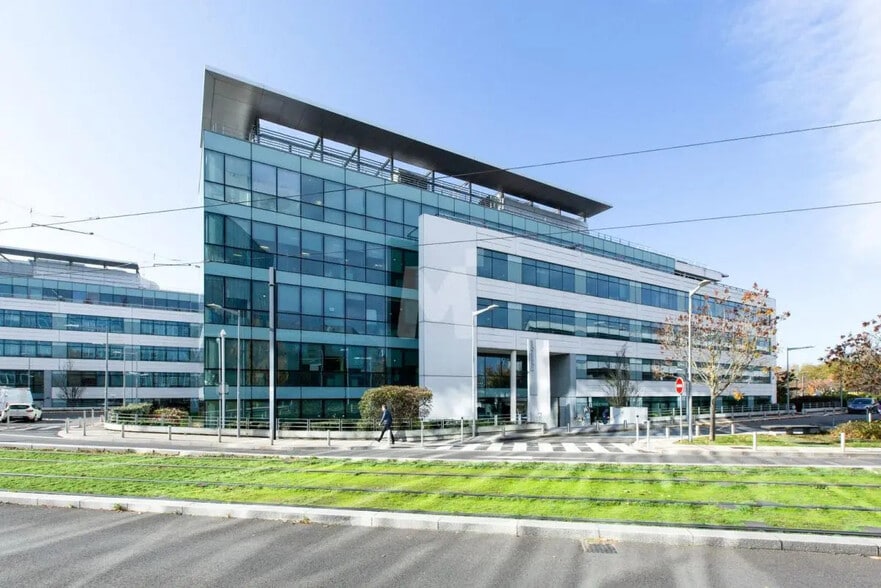 Office in Rungis for lease - Building Photo - Image 3 of 18