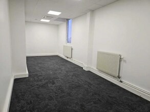 Office/Retail in Vanves for lease Interior Photo- Image 2 of 7