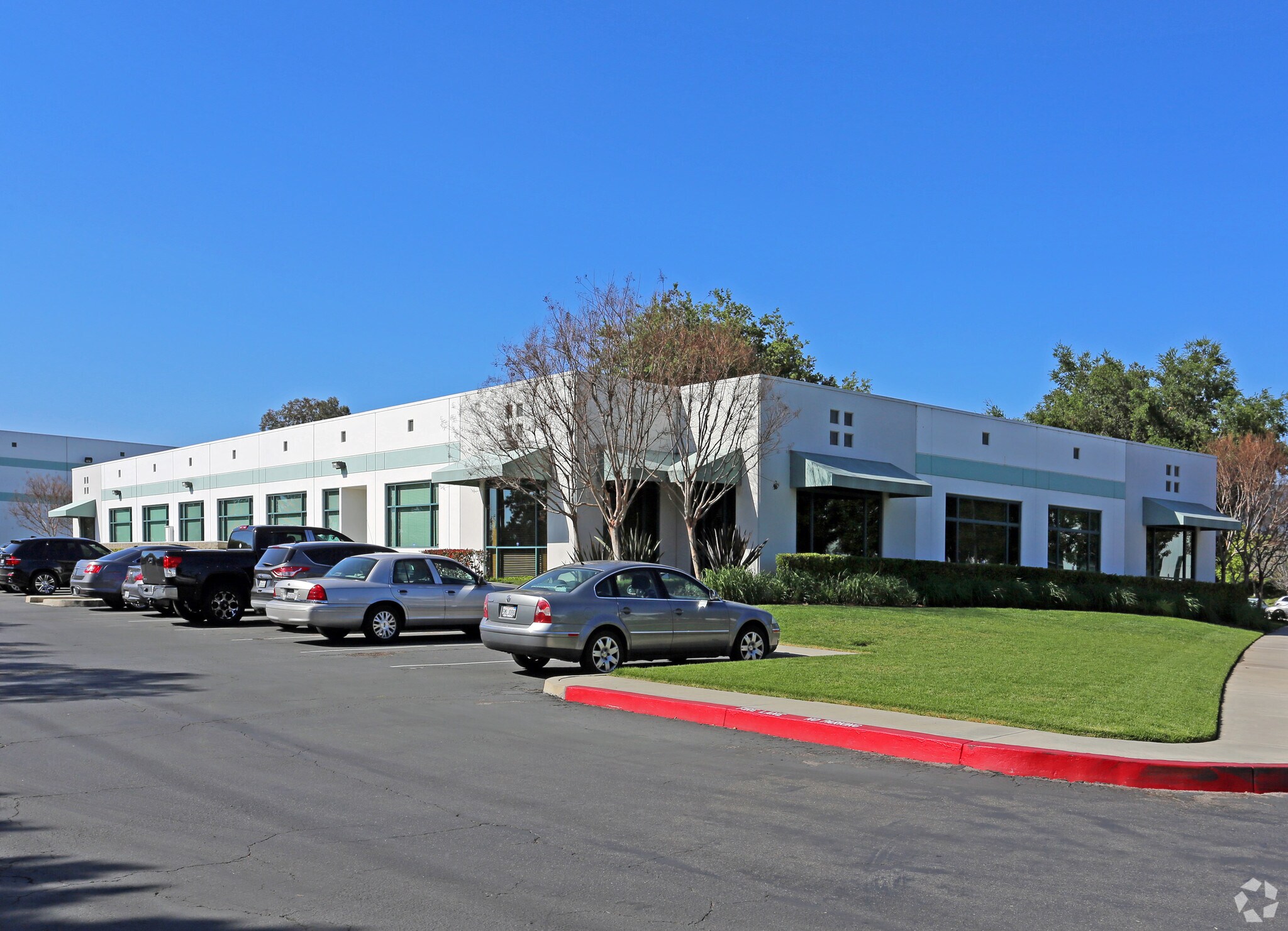 26000 Commercentre Dr, Lake Forest, CA à louer Photo du bâtiment- Image 1 de 6