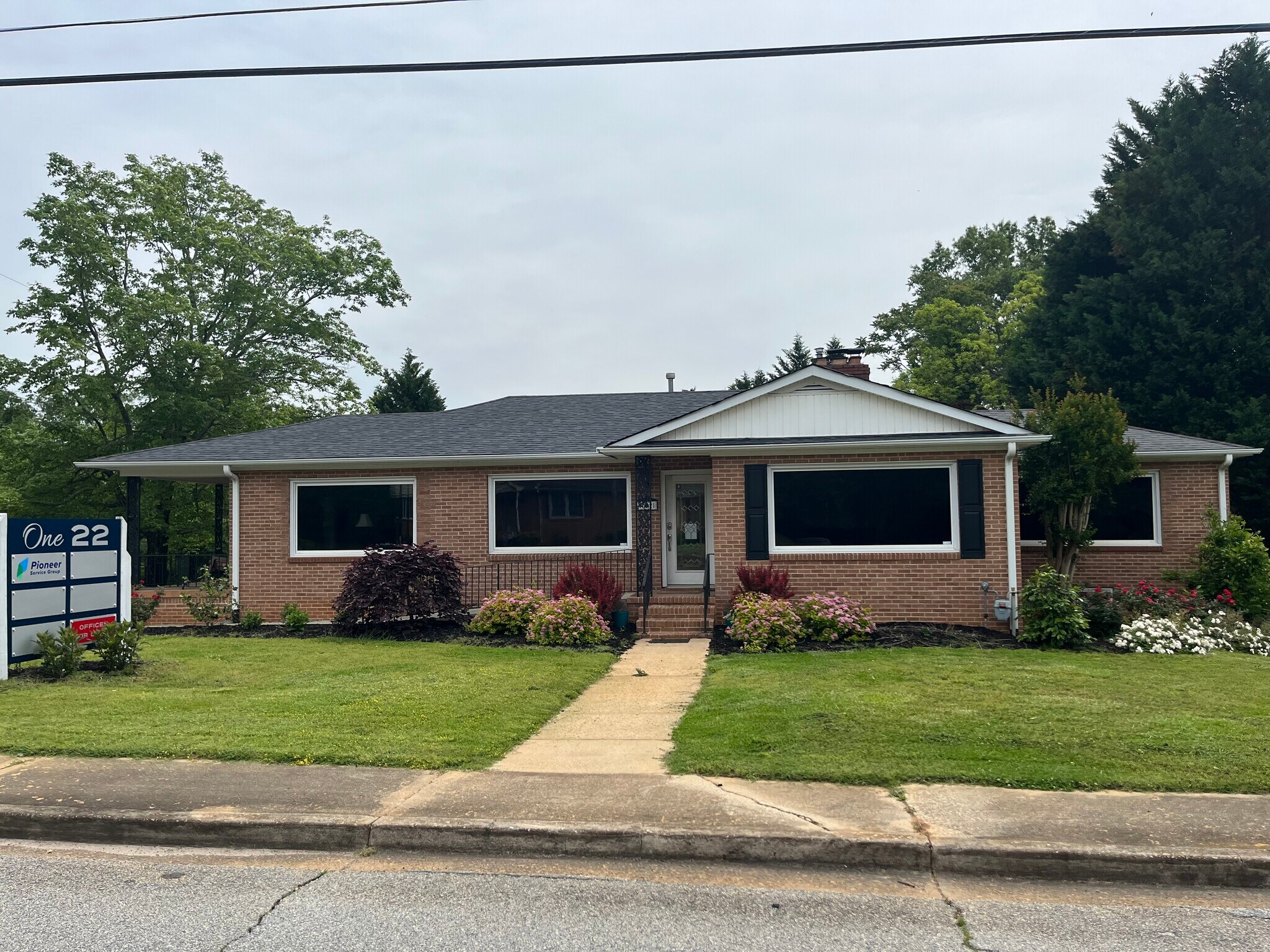 122 Memorial Dr, Greer, SC for lease Primary Photo- Image 1 of 13