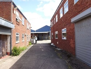 Lilac Grv, Nottingham for lease Interior Photo- Image 2 of 12