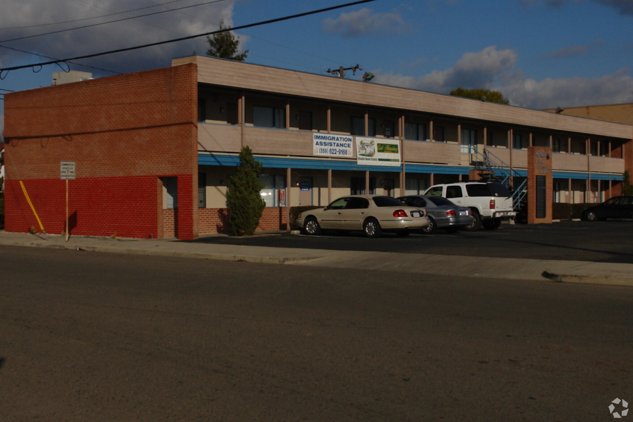 1640 W Mineral King Ave, Visalia, CA à louer Photo principale- Image 1 de 5