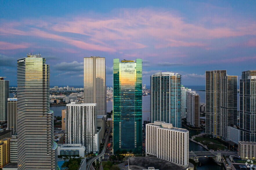 333 SE 2nd Ave, Miami, FL à louer - Photo du bâtiment - Image 1 de 12