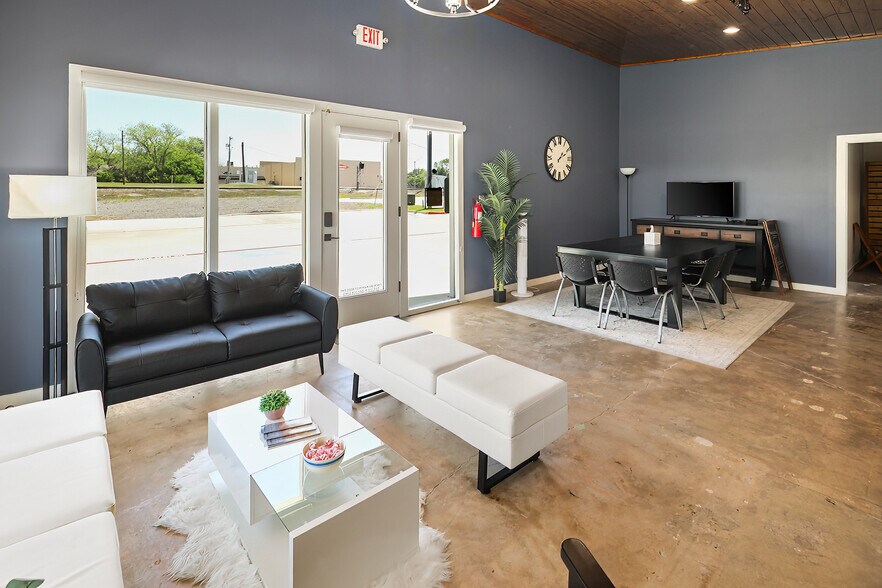 103 W 32nd St, Bryan, TX à louer - Photo intérieure - Image 3 de 11