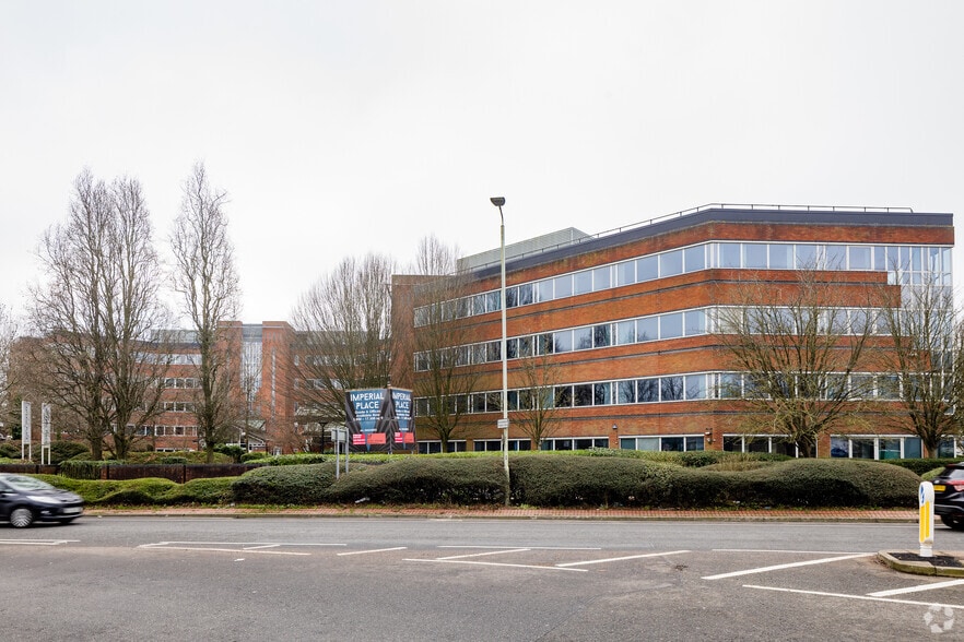 Maxwell Rd, Borehamwood for sale - Primary Photo - Image 1 of 14