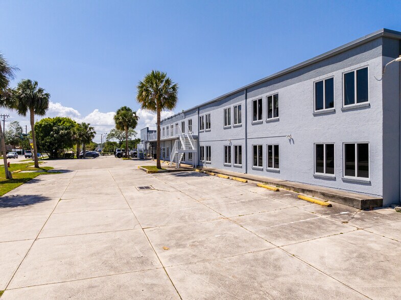 760-790 15th Pl, Vero Beach, FL à vendre - Photo du bâtiment - Image 3 de 17