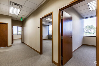 9500 Koger Blvd N, Saint Petersburg, FL for lease Interior Photo- Image 2 of 6