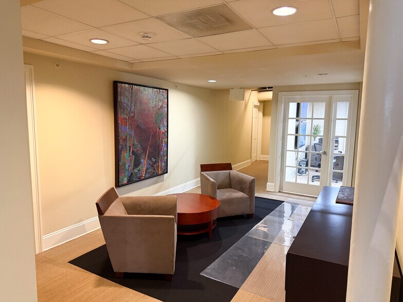 516 N Tryon St, Charlotte, NC à vendre - Photo du bâtiment - Image 3 de 10