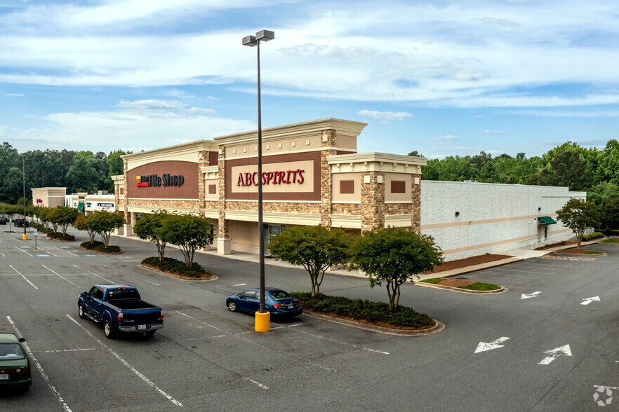 9920-10056 E Independence Blvd, Matthews, NC à louer - Photo du bâtiment - Image 2 de 7