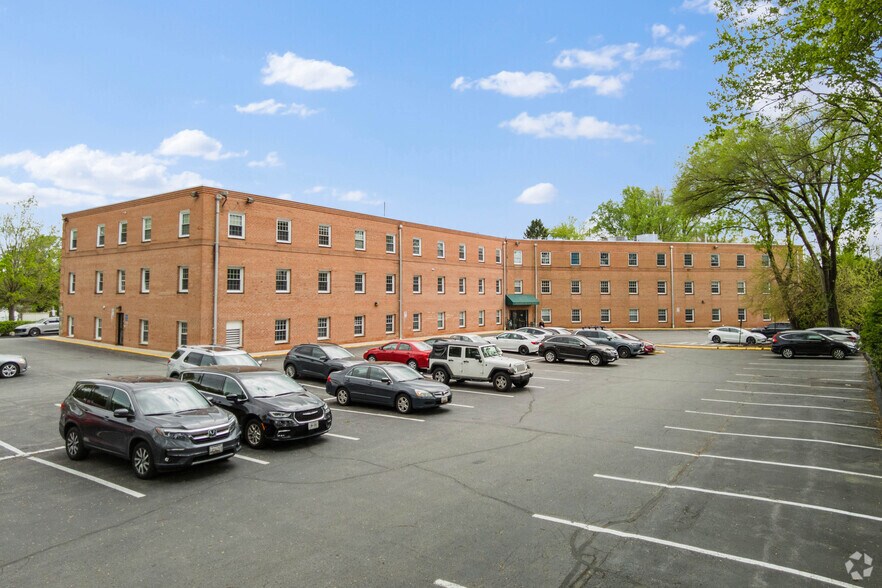 4701 Randolph Rd, Rockville, MD à louer - Photo du bâtiment - Image 3 de 28