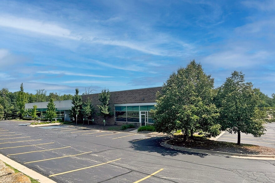 46097 Commerce Center Drive, Plymouth, MI for lease - Building Photo - Image 1 of 7