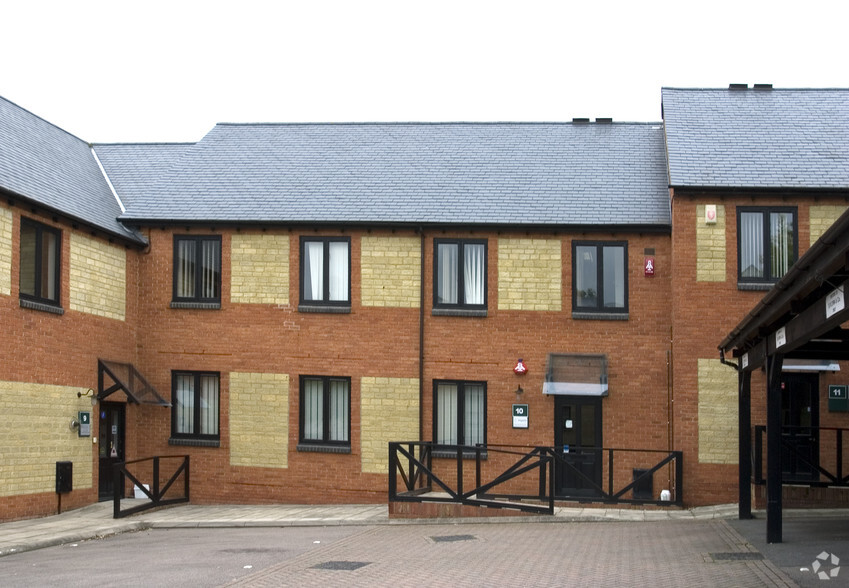 3-7 Canon Harnett Ct, Milton Keynes for lease - Building Photo - Image 2 of 8