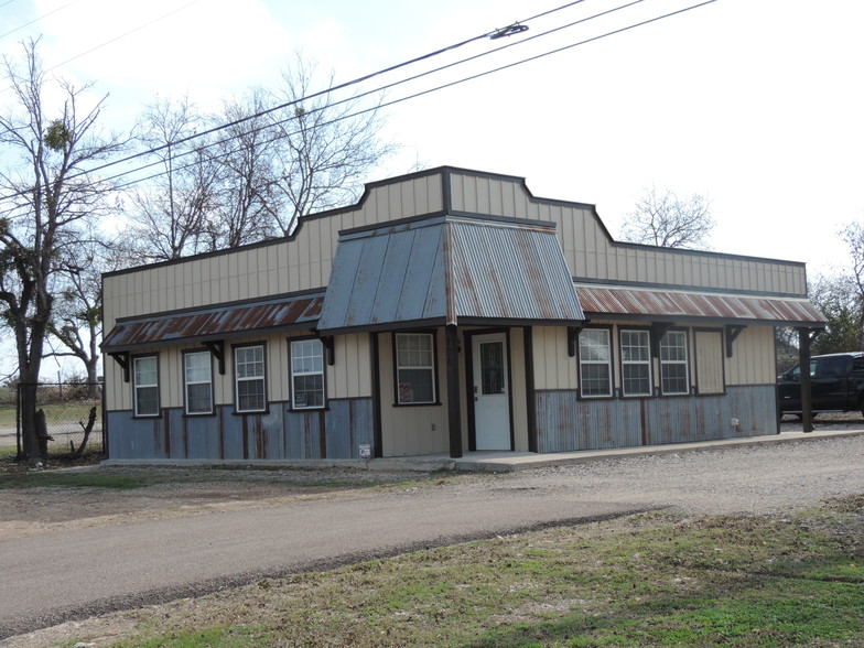 206 E Loop 121, Belton, TX for lease - Building Photo - Image 1 of 2