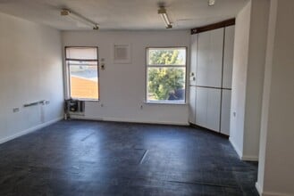 15 Waltham Road, Grimsby for lease Interior Photo- Image 1 of 2