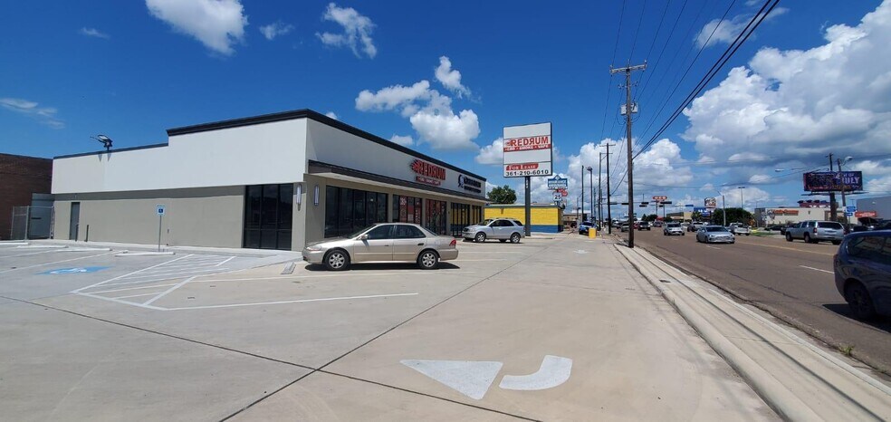 1202 E Rio Grande St, Victoria, TX à louer - Photo du bâtiment - Image 3 de 12