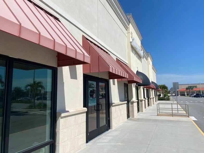 2005-2067 N Atlantic Ave, Cocoa Beach, FL à louer - Photo du bâtiment - Image 3 de 7