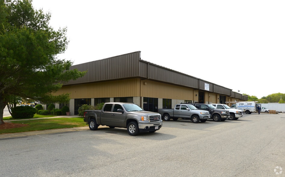 21 Fruean Way, South Yarmouth, MA for sale - Building Photo - Image 3 of 14