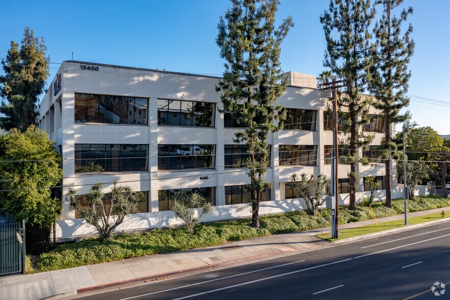 13400 Riverside Dr, Sherman Oaks, CA à louer - Photo du bâtiment - Image 2 de 5