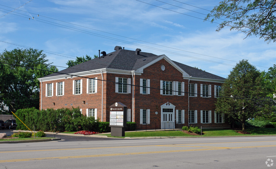 915 W 55th St, Western Springs, IL à louer - Photo du bâtiment - Image 1 de 4