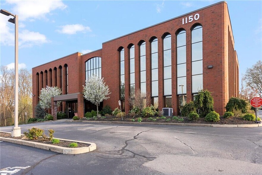1150 Reservoir Ave, Cranston, RI à vendre - Photo principale - Image 1 de 1