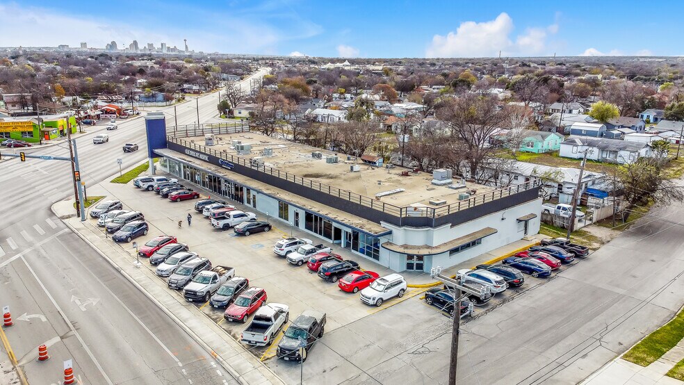 451 Bandera Rd, San Antonio, TX à louer - Photo du bâtiment - Image 1 de 5