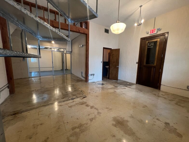 5400 NE 4 Ct, Miami, FL for lease - Interior Photo - Image 3 of 4