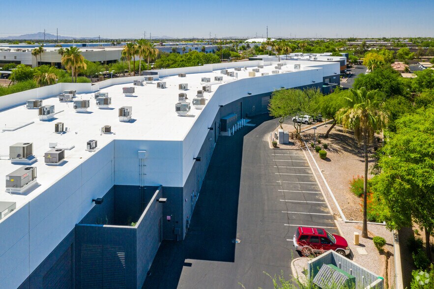 7850 S Hardy Dr, Tempe, AZ à louer - Photo du bâtiment - Image 3 de 8