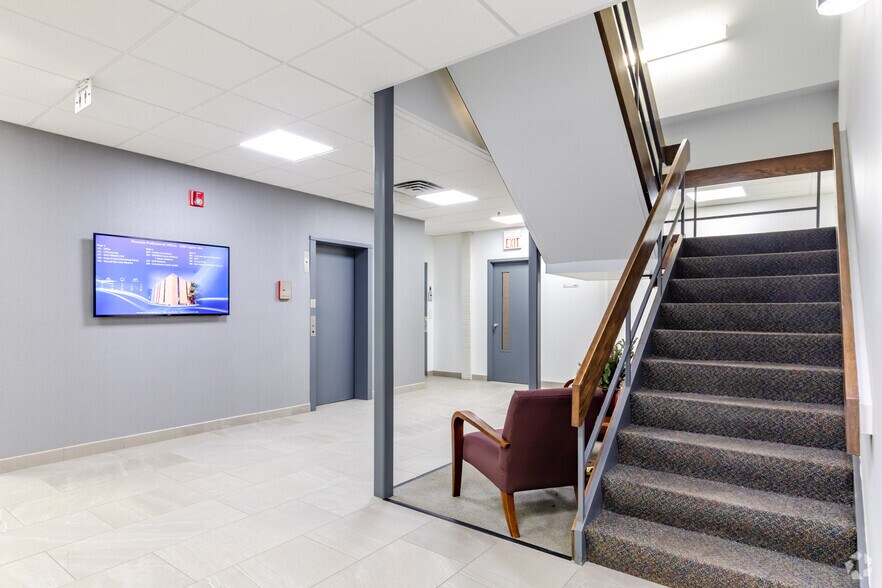 3060-3080 Ogden Ave, Lisle, IL à louer - Hall d’entrée - Image 3 de 34