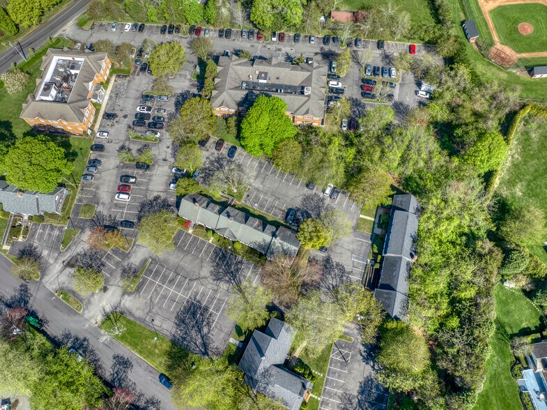 335 Meeting House Ln, Southampton, NY for sale - Building Photo - Image 3 of 14