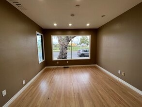 4652 Katella Ave, Los Alamitos, CA for lease Interior Photo- Image 2 of 20