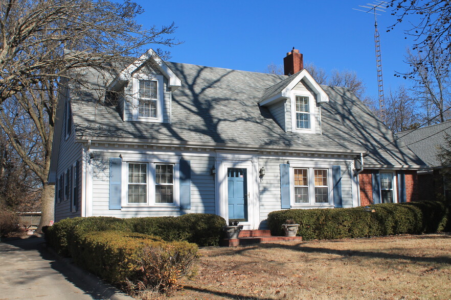 804 W Main St, Carbondale, IL à vendre - Photo du bâtiment - Image 1 de 1