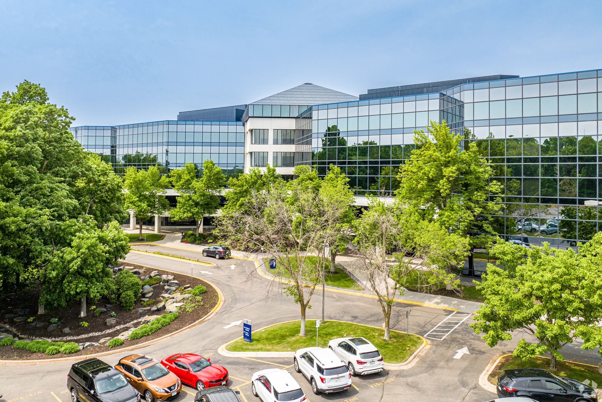 3033 Campus Dr, Plymouth, MN for lease Building Photo- Image 1 of 43