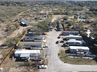 More details for 110 3rd St, Natalia, TX - Multifamily for Sale