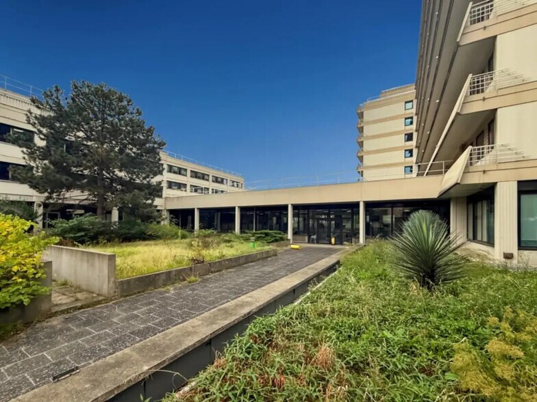 Bureau dans Maisons-Alfort à louer - Photo du bâtiment - Image 1 de 8