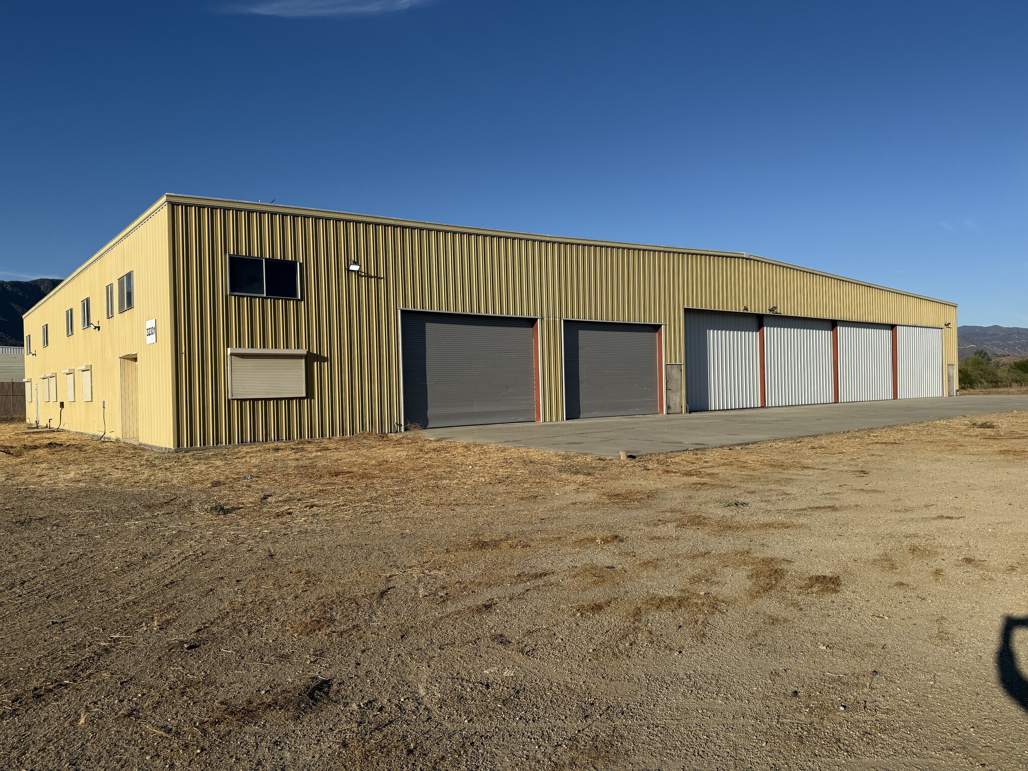 32301 Corydon Rd, Lake Elsinore, CA for lease Primary Photo- Image 1 of 6
