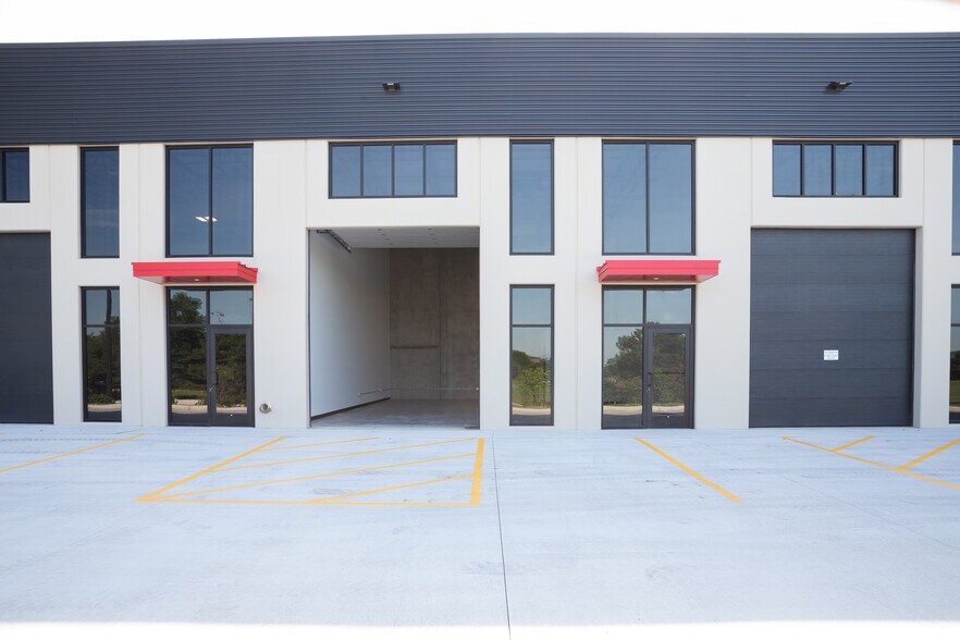 503 S Weber Rd, Bolingbrook, IL à louer - Photo du bâtiment - Image 2 de 5