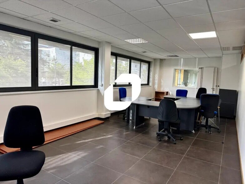 Bureau dans Grenoble à louer - Photo du bâtiment - Image 2 de 13