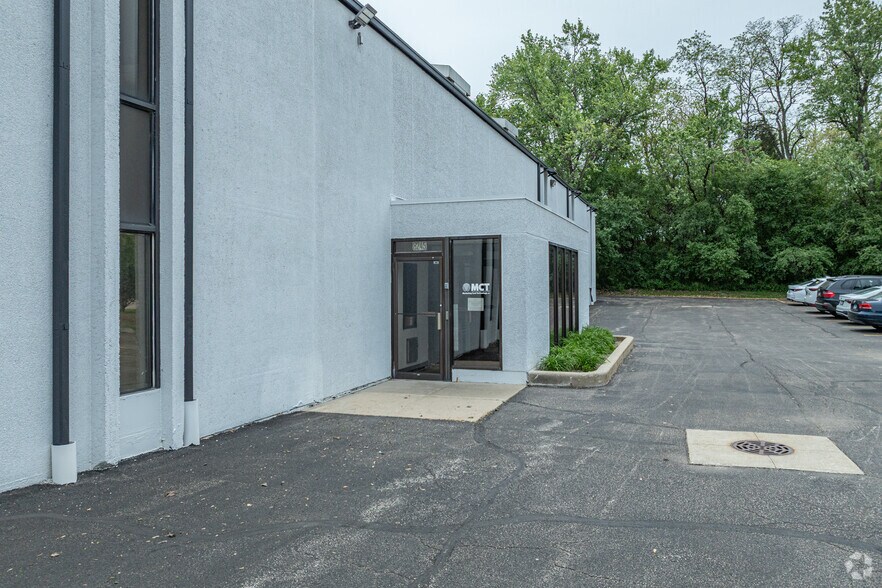 8245 S Lemont Rd, Darien, IL à vendre - Photo du bâtiment - Image 3 de 5