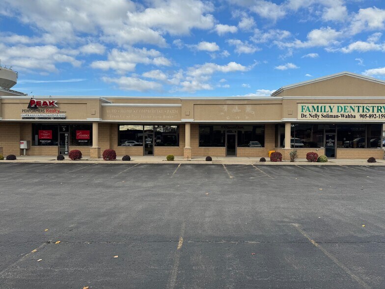 165 Hwy 20, Fonthill, ON à louer - Photo du bâtiment - Image 2 de 4