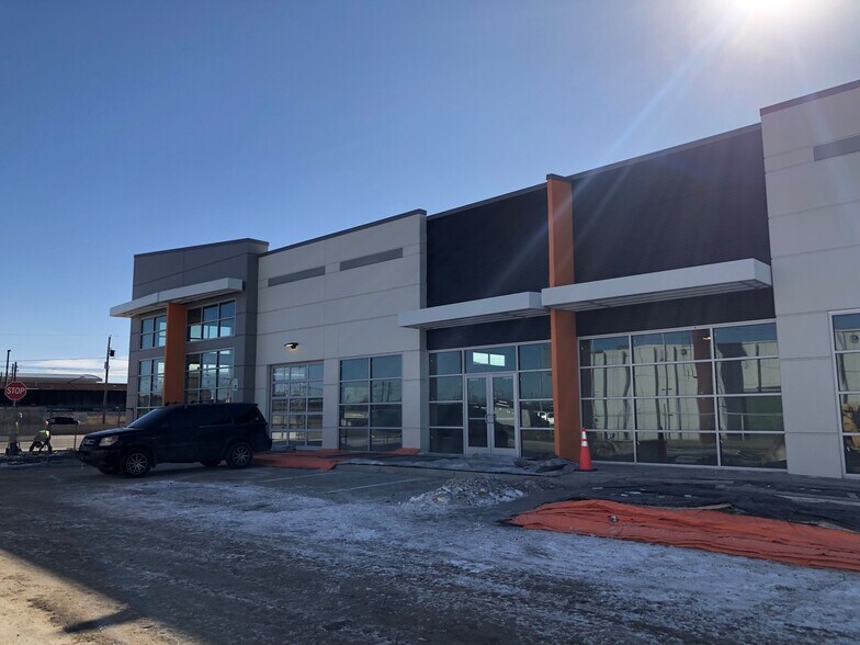 S. Santa Fe and Yale Ave, Denver, CO à louer - Photo du bâtiment - Image 2 de 7