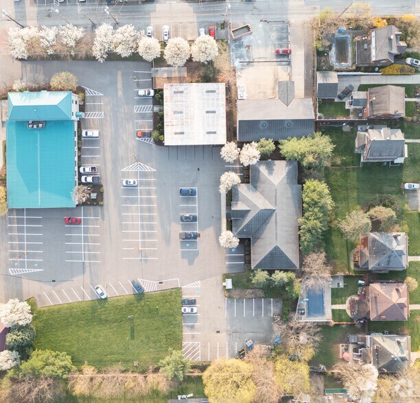 521 Cedar Way, Oakmont, PA à louer - Aérien - Image 3 de 4