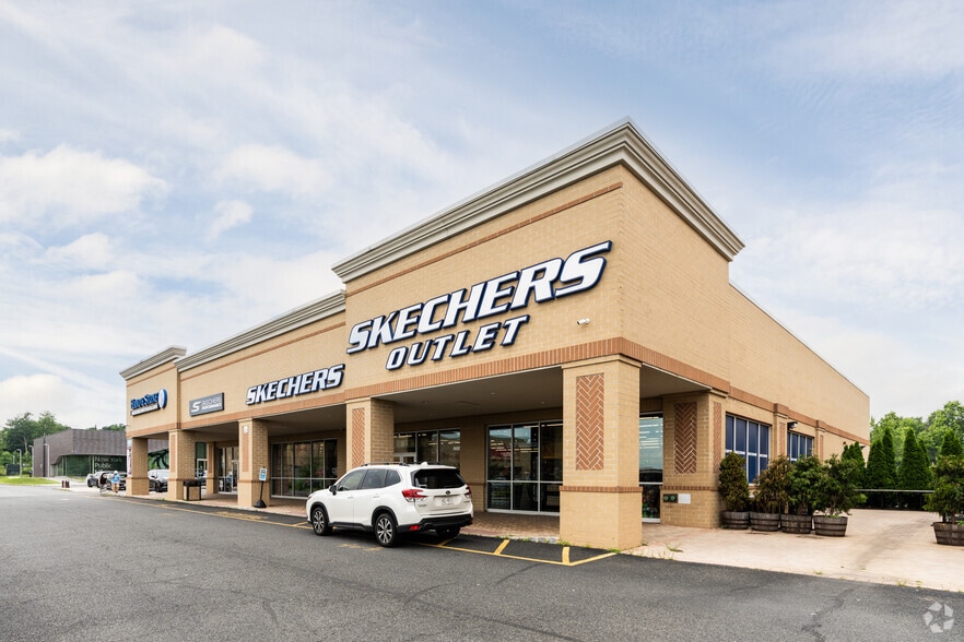 BrickTown Pass portfolio of 2 properties for sale on LoopNet.ca - Building Photo - Image 3 of 9