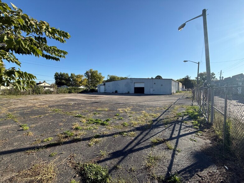 2160 Fletcher Ave, Indianapolis, IN à vendre - Photo du bâtiment - Image 1 de 6