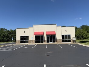 8576 N Green Hills Rd, Kansas City, MO for lease Interior Photo- Image 2 of 13