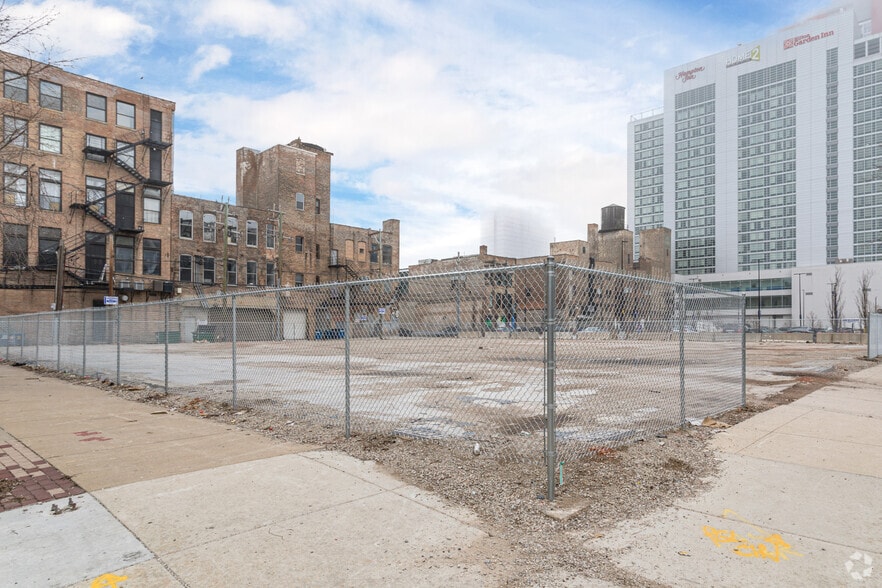 2222 S Indiana Ave, Chicago, IL for lease - Building Photo - Image 2 of 3