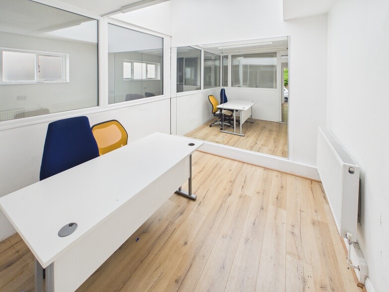 51 Colney Hatch Ln, London for lease - Interior Photo - Image 3 of 6