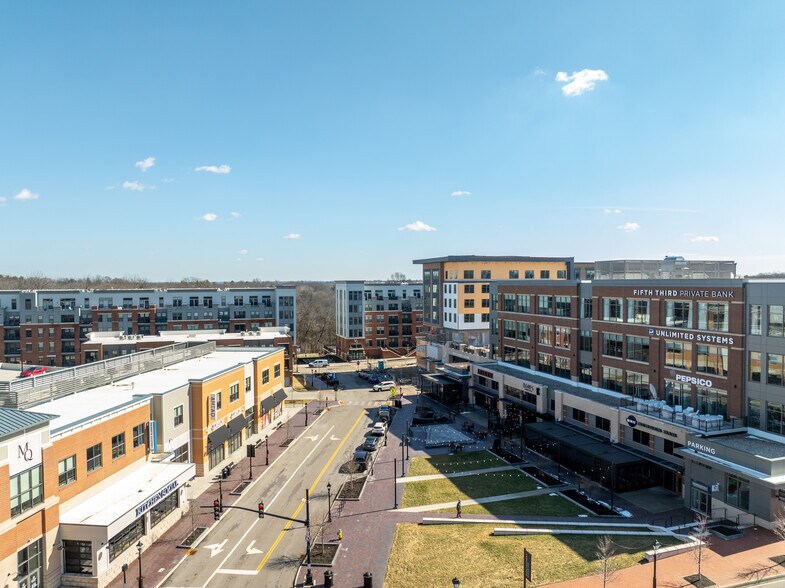 9260 Montgomery Rd, Cincinnati, OH à louer - Photo du bâtiment - Image 2 de 5