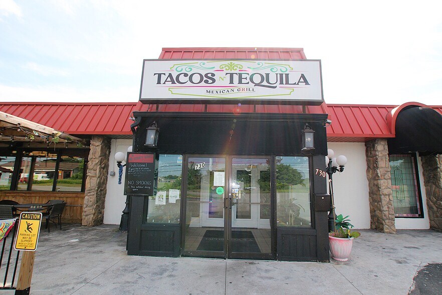 730 Elmgrove Rd, Rochester, NY à vendre - Photo du bâtiment - Image 2 de 19